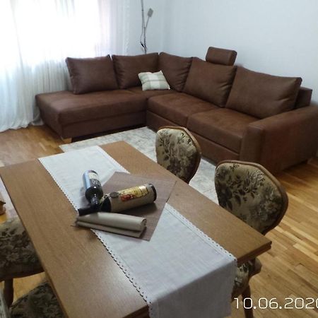 Walk Apartment Vukovar Bagian luar foto