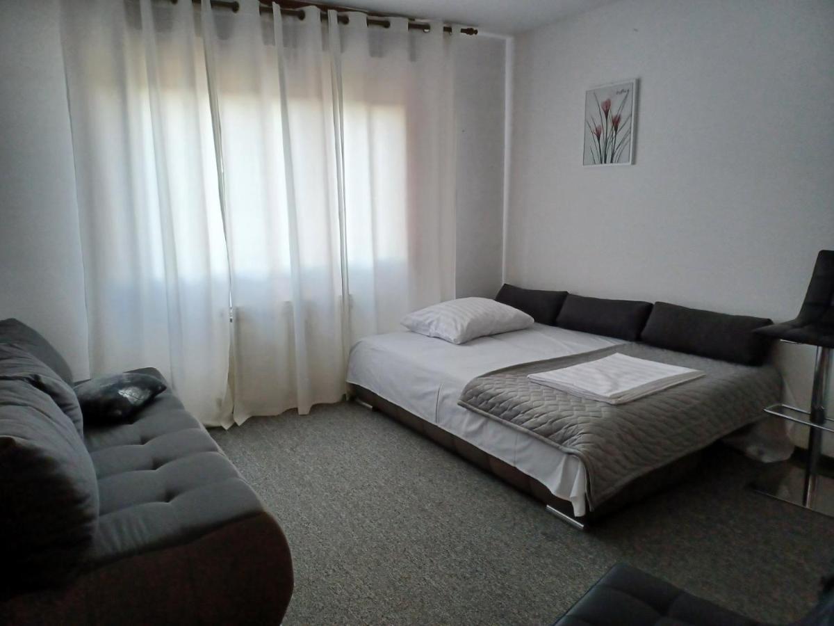 Walk Apartment Vukovar Bagian luar foto