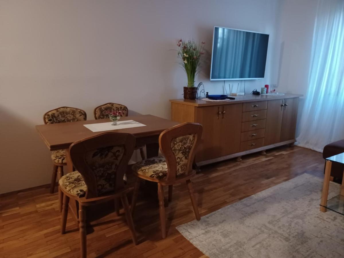 Walk Apartment Vukovar Bagian luar foto